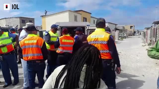 WATCH: Metro Police clamps down on illegal taxi operators