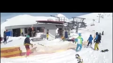 News Break: sky lift malfunctions.