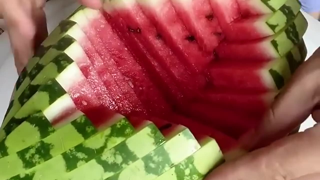 How to carve a watermelon very fast