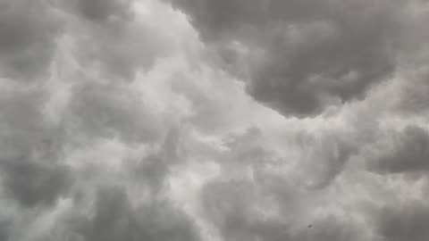 the sky tells me it will rain 🌧️