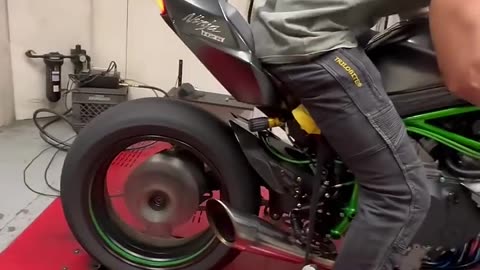 Réglage d'une Kawasaki H2R de plus de 270 Wh.