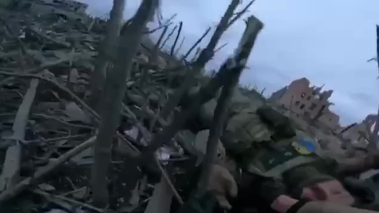 Marinka Soldiers of the 79th ODSHBr under fire pull a wounded comrade from the battlefield.