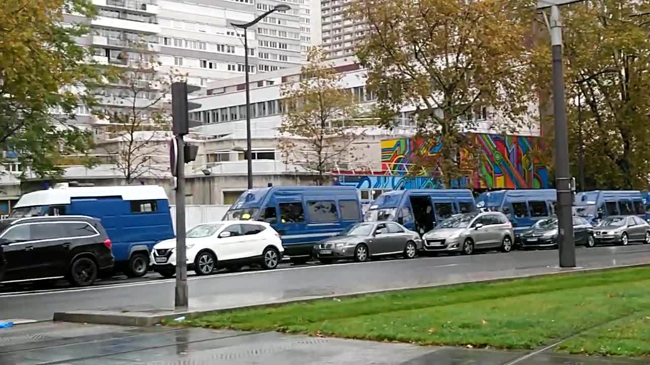 Manif anti-pass du 30/10/21 - Pte de Choisy - Arrivée matinale des GJs