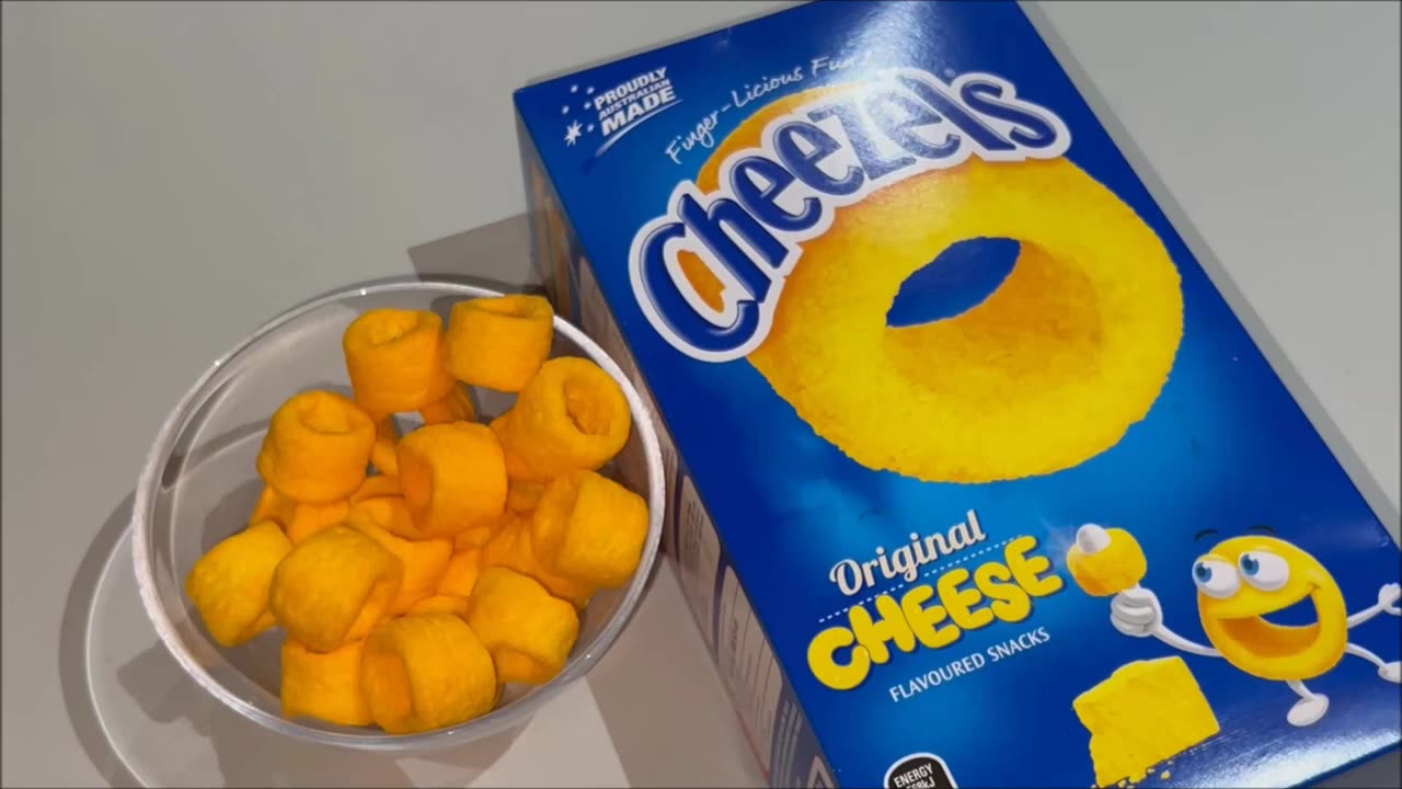 Cheezels Packshot vs Product