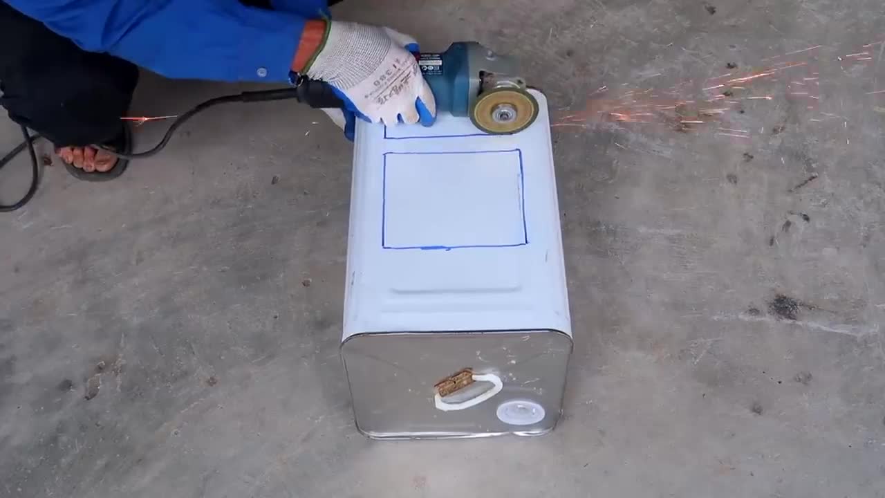 The idea of making a wood stove from an old iron box
