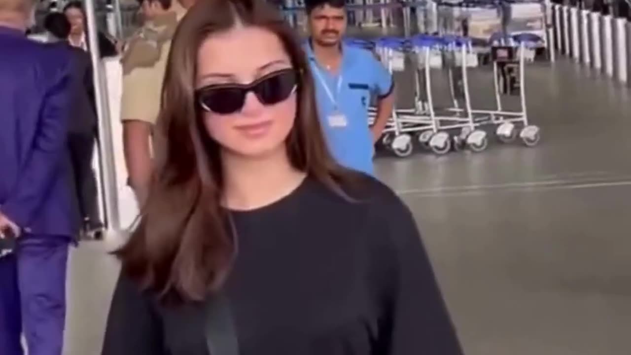 Tara Sutaria rocks a casual all black outfit for her airport look! Viral Masti Bollywood