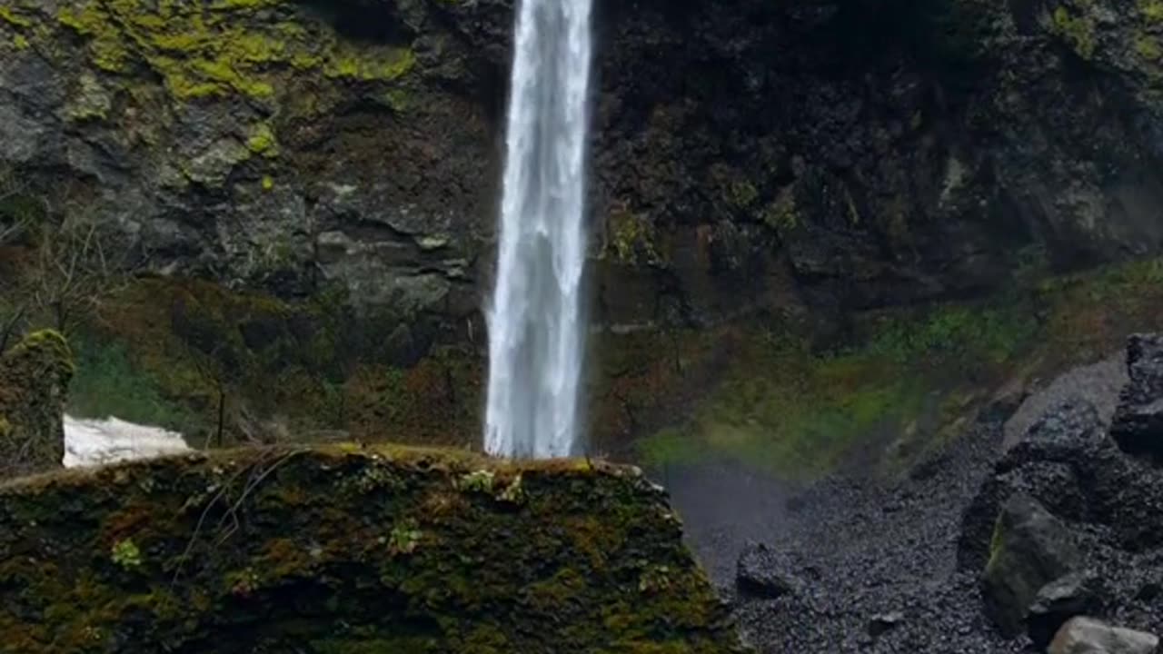 #waterfall #bueatifullwaterfall #bueatyofworld #Montains #sea #chrush #viral #factsvideo #peacefull