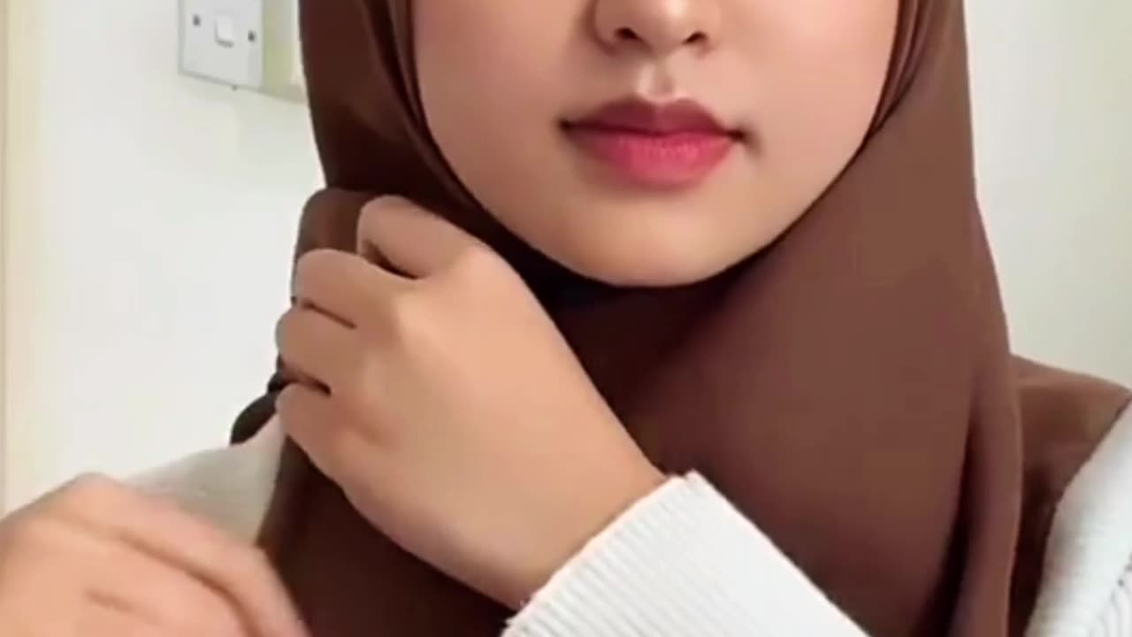 Sangat cantik dengan memakai Jilbab