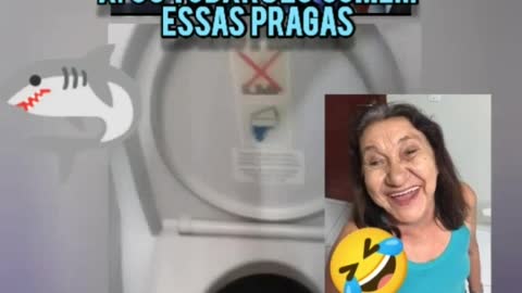 JOGUEI OS POLÍTICOS NO VASO SANITÁRIO DO AVIÃO 🤣