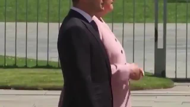 ¿QUÉ LE PASA A MERKEL? ..LOS MALOS SE ESTÁN YENDO.