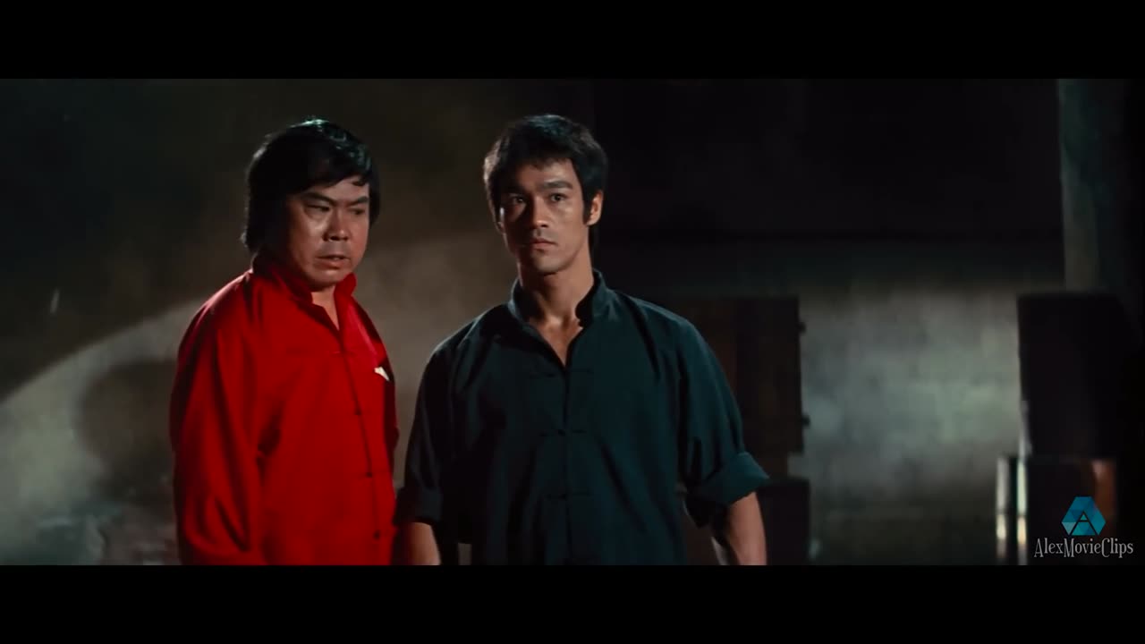 Here's Muay Thai! Tang Lung (Bruce Lee) against local bandits. Way of the Dr_Full-HD