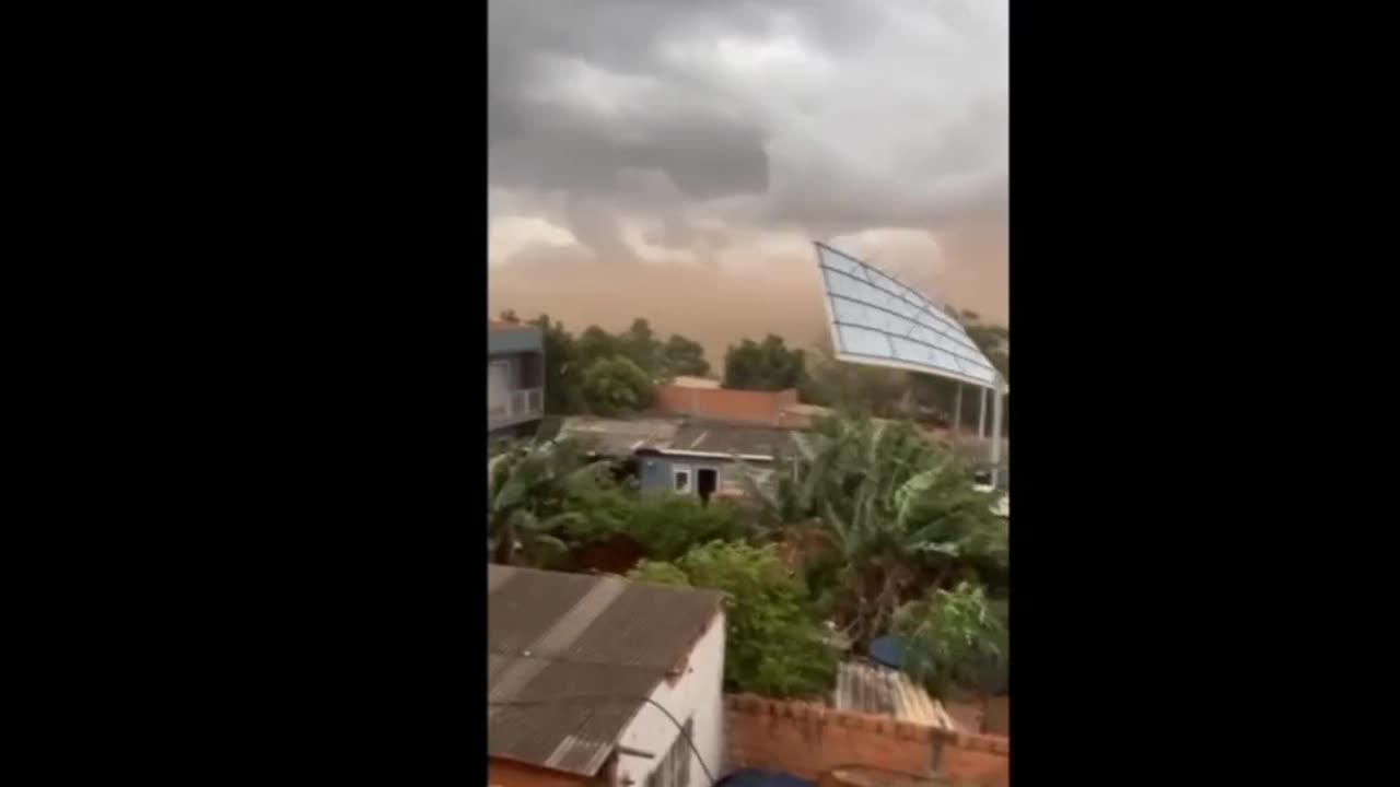 Chuva forte em Sumaré arranca telhado e derruba árvores em cidades da região