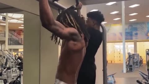 King Von Teaching Yungeen Ace How To Do Pullups