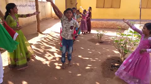 KIDS TRAIN--Here Comes the Train...(Rhyme) by SREENIVASULU BIKKI,Kalyandurg(M),Anantapur Dist,A.P