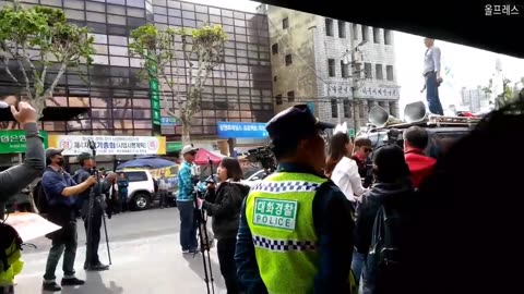20190504_V3_S04(S7g_tBvfeuc)이 듣기 거북한 구호에도 왜 많은 시장상인들이 박수를 보낼까_