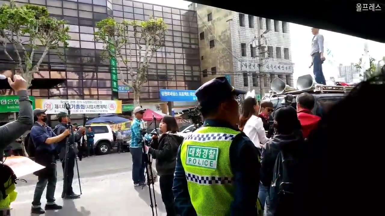 20190504_V3_S04(S7g_tBvfeuc)이 듣기 거북한 구호에도 왜 많은 시장상인들이 박수를 보낼까_