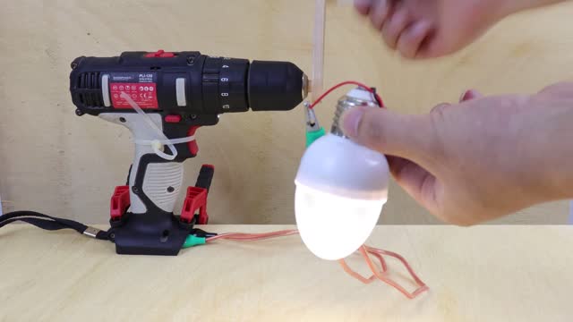 How to generate electricity using an electric drill so you can 5W charge your phone