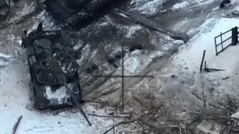 Russian Tank Loses a Track Trying to Tow Another Disabled Vechicle