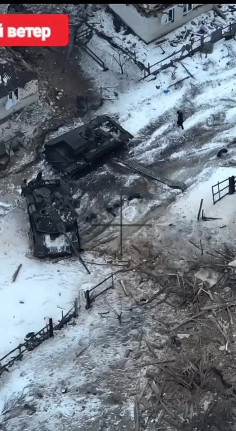 Russian Tank Loses a Track Trying to Tow Another Disabled Vechicle