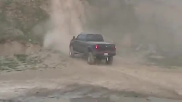 Davidsfarm 323 Cadillac Escalade, skyhill and mudding