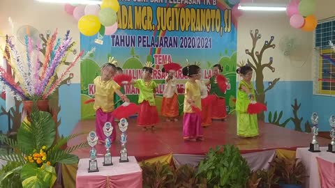 Seni tari tradisional Indonesia