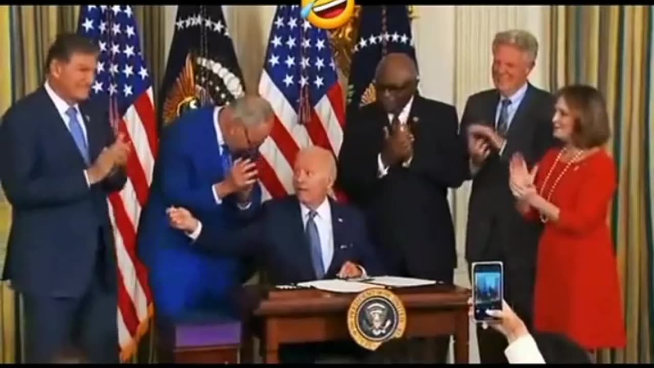 Joe Biden Lost Pen.