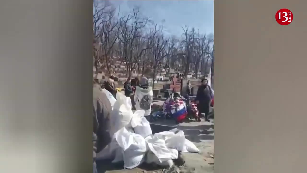 No room is left in cemetery, funeral cars are lined up - Russians welcome their dead soldiers