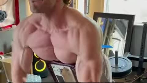 He definitely doesn't skip back day... 😱💪