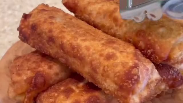 Pizza rolls 😮💨 #grubspot #pizza #cheese #food #foodtiktok