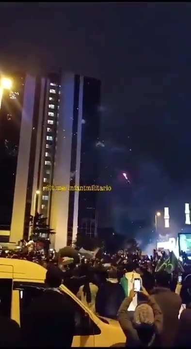 People started bombing the #Israeli #embassy in #Istanbul.