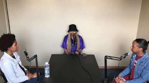 Round Table - Aqua, Giks & Tim Tams