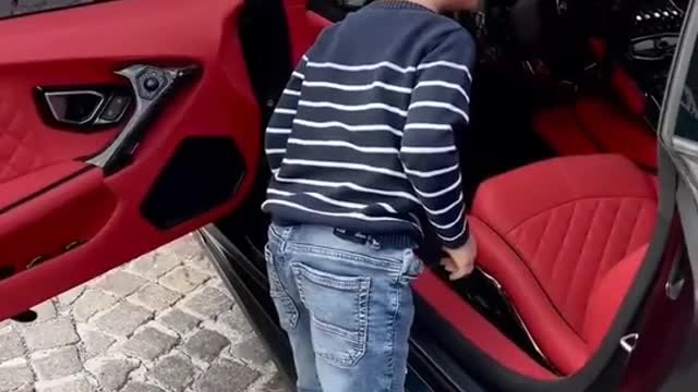 Polite Lamborghini owner lets kid see inside