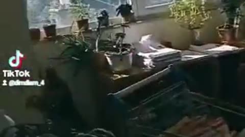 Παράτησαν τη διεύθυνση του υπουργείου μεταφορών κ έφυγαν