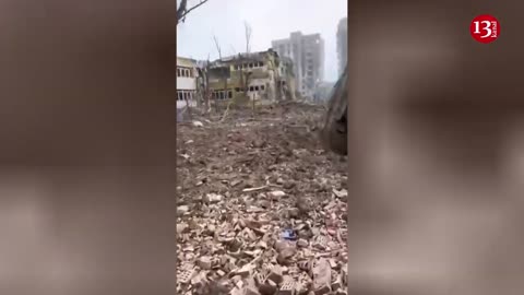 Footage of Ukrainian fighters moving through central streets of Bakhmut