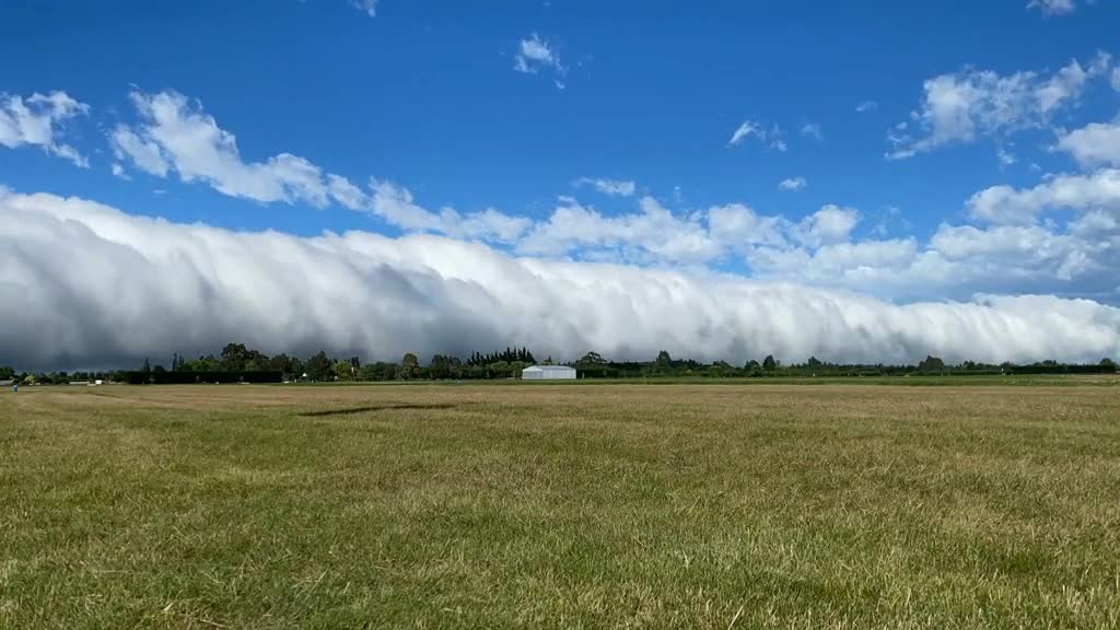 Let's take a look at this rare "rolling cloud" spectacle# Cure Department Scenery