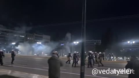 🚨BREAKING: Clashes between police and protesters took place in front of the Greek Parliament