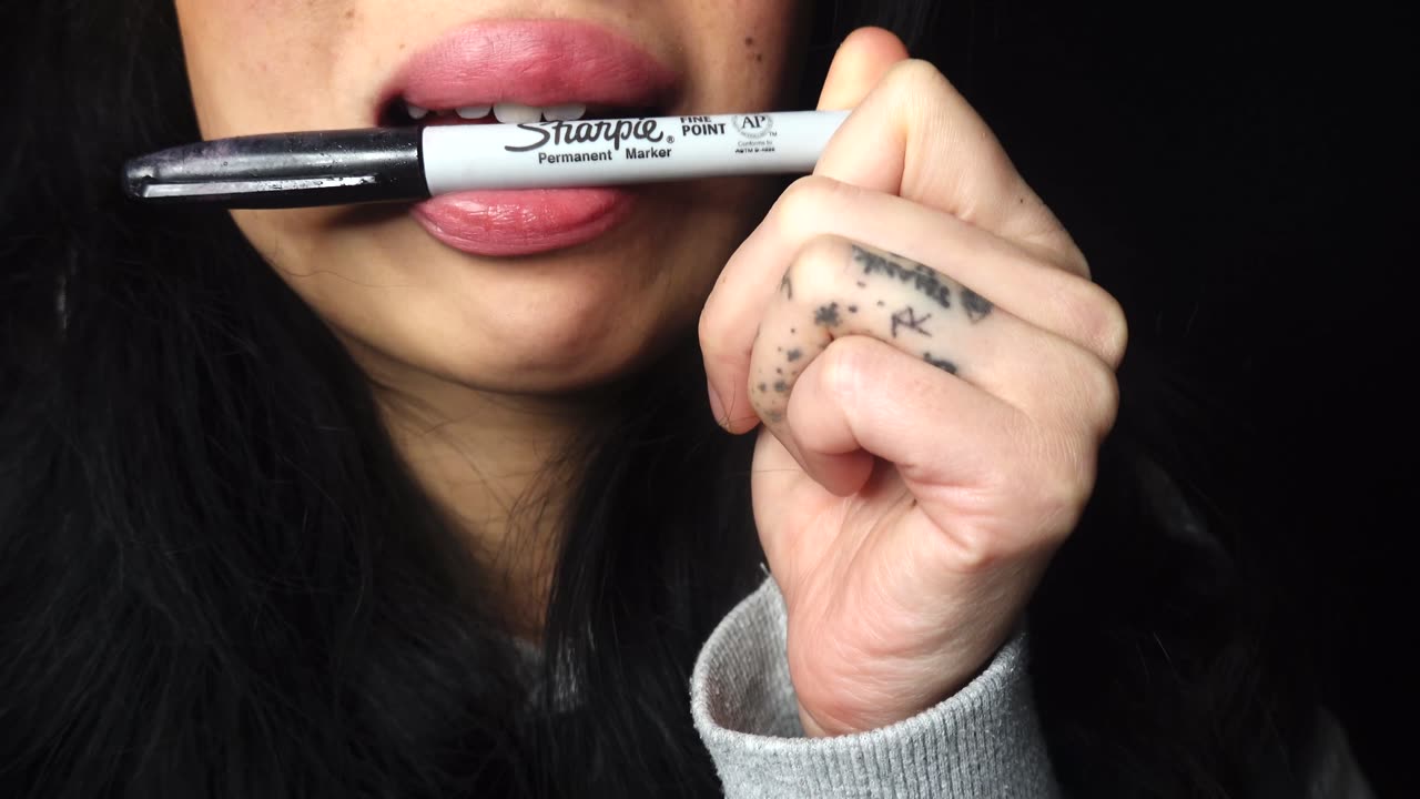 ASMR PEN NIBBLING MOUTH SOUNDS WITH A LITTLE BIT OF SENSUALITY