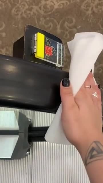 Wipe your hands after touching escalators handle 😳
