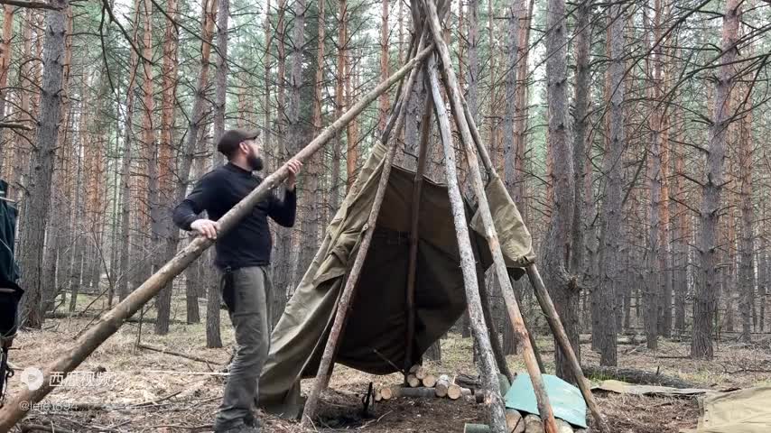 Camping & in & tents & with & my & daughter - baking pizza in the oven