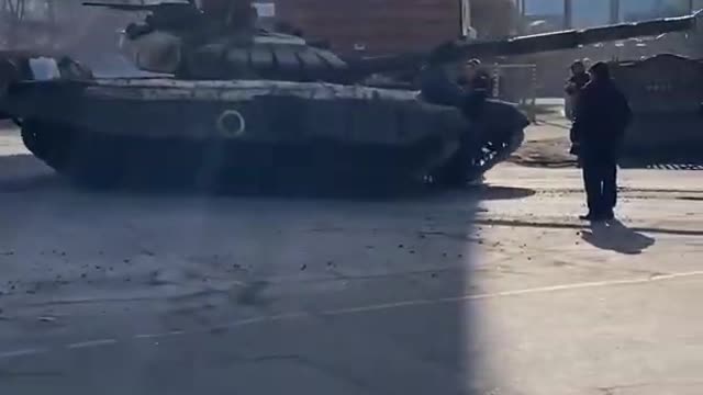 Bachmach. Local residents stop the tanks of the Russian occupiers
