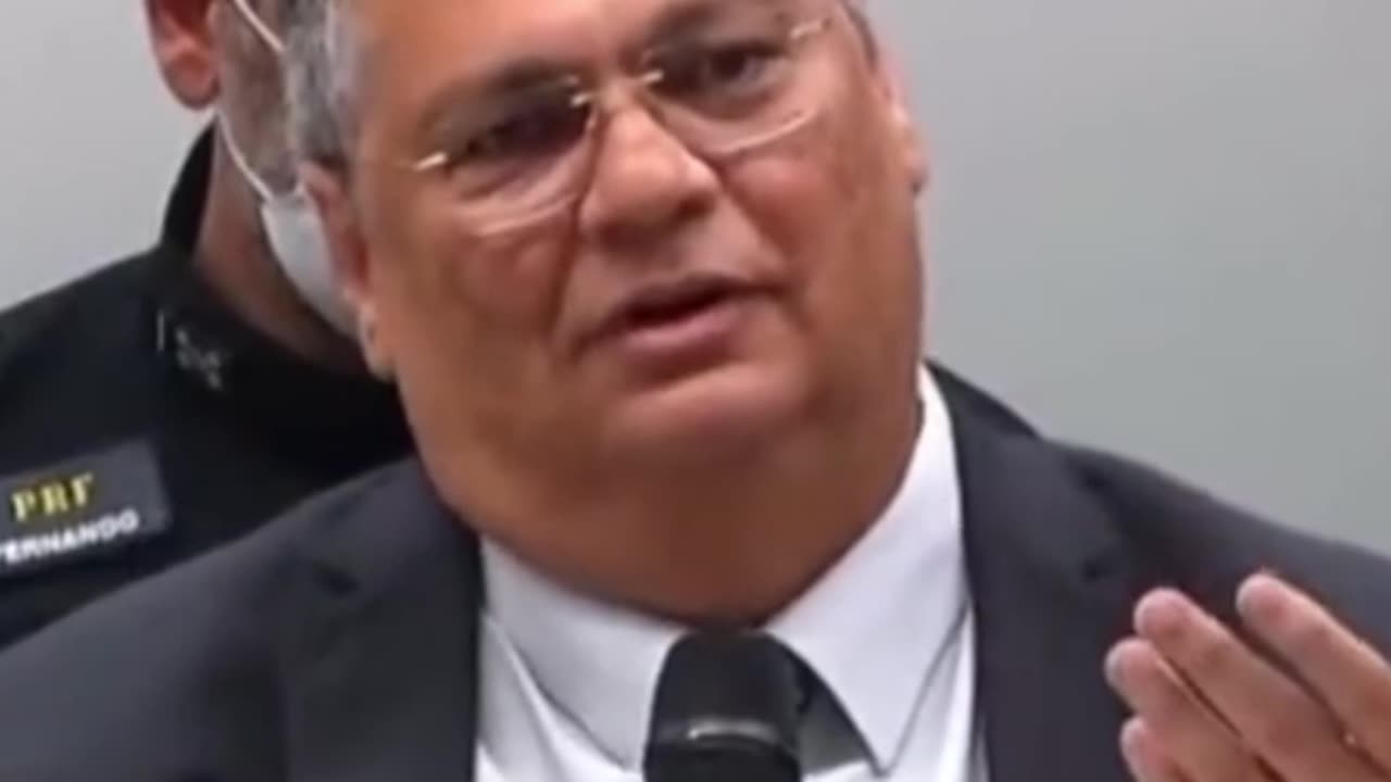 Flávio Dino puxando o saco do Lula e passando vergonha.
