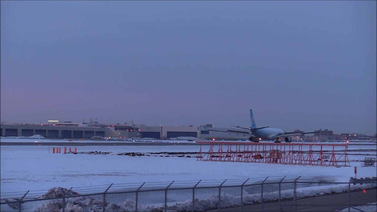 AIR TRANSAT LANDING