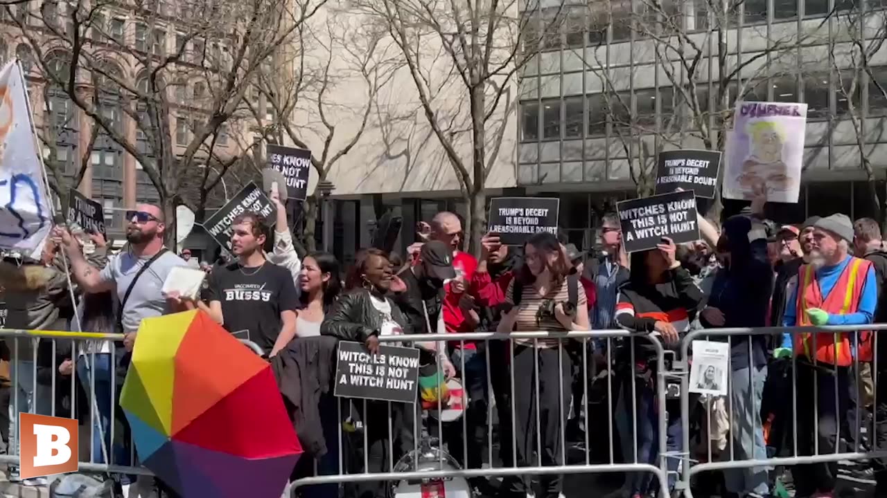 Carnival Breaks Out In Front of NYC Courthouse as Trump Supporters, Leftists Clash