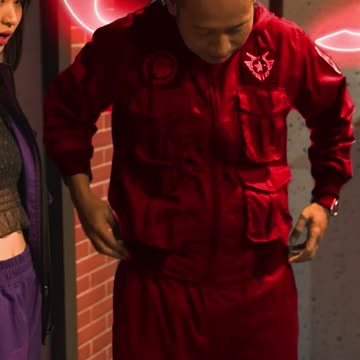 INVESTOR YANG WARNANYA MERAH