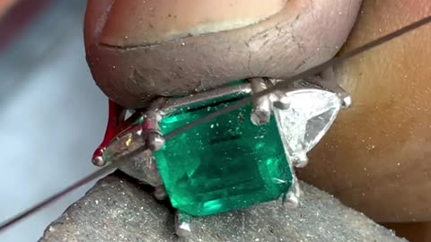 square Dark AAA Colombian emerald & VS trillion diamond 3 stone classic engagement ring platinum