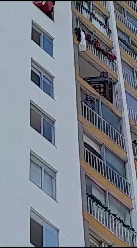 Explosión en apartamento de edificio en Las Palmeras