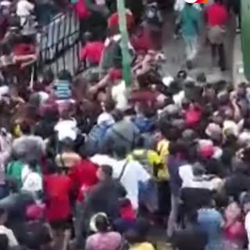 Migrants storm immigration center on Mexico's southern border