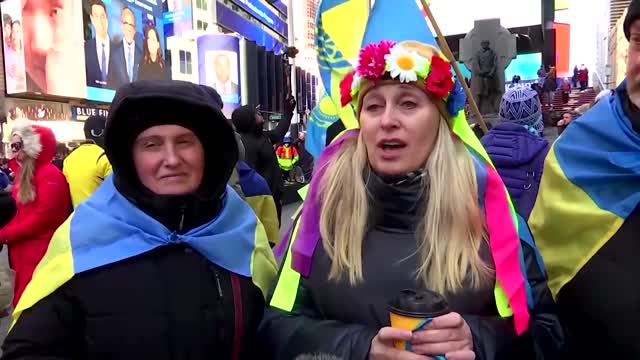 Protesters in Times Square call for peace in Ukraine