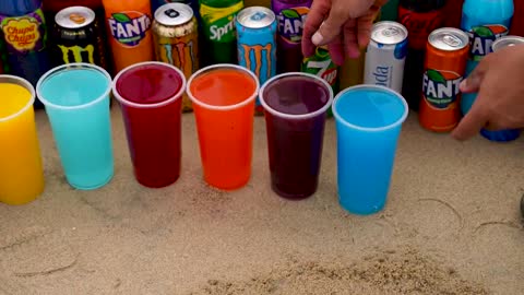 Experiment: Coca Cola vs Mentos & Big Fanta, Mtn Dew, Monster, Schweppes, Sprite and Popular Sodas-7