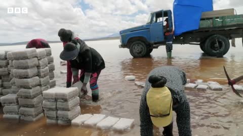 These EPIC salt flats can be seen from the MOON 🌕 _ Simon Reeve’s South America